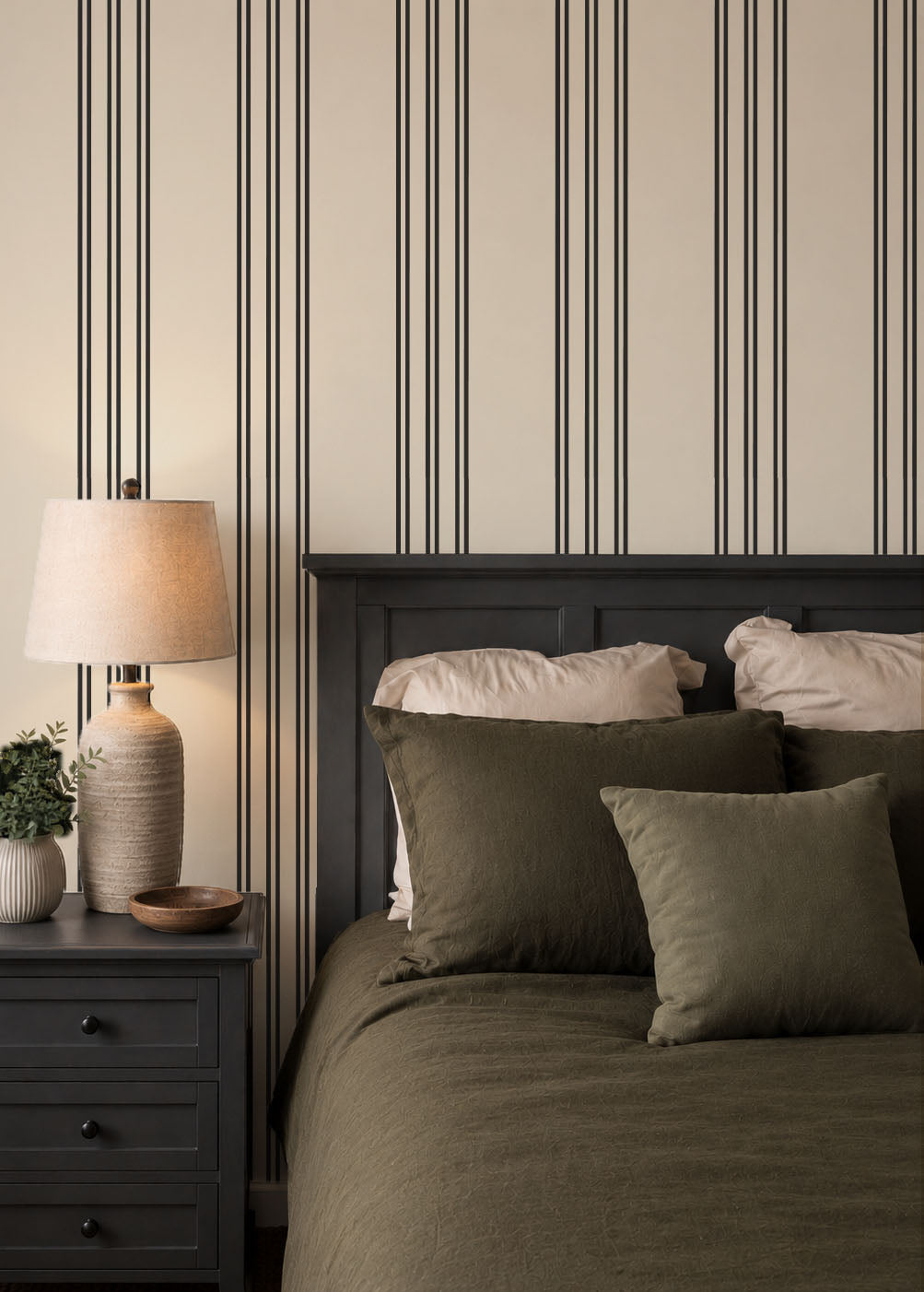 Classic Stripe Wallpaper - Black Stripes
