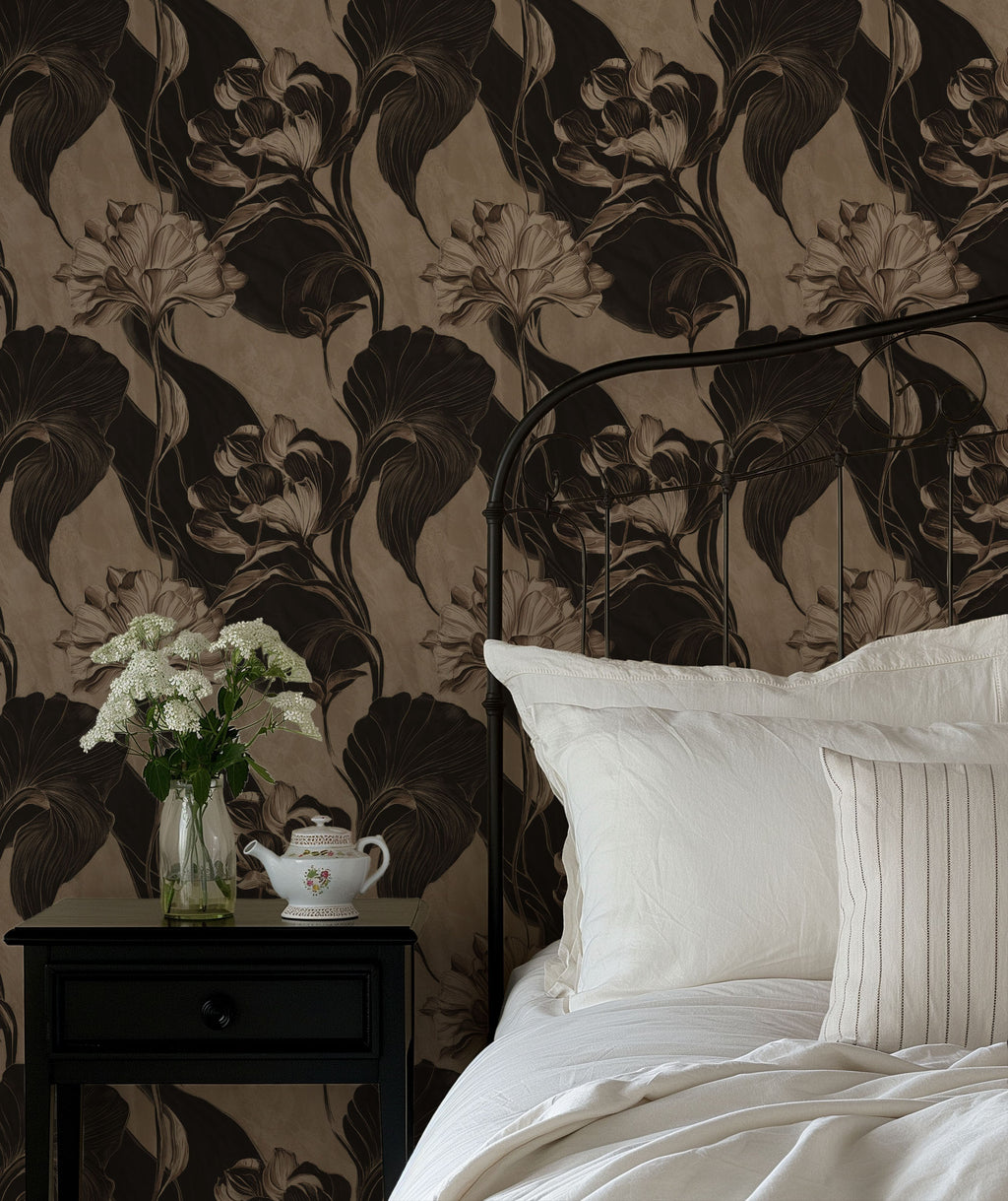 Vintage Dark Botanica Wallpaper